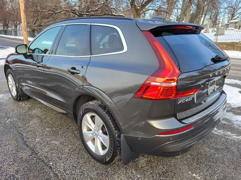 Used 2022 Volvo XC60 B5 Momentum image 6