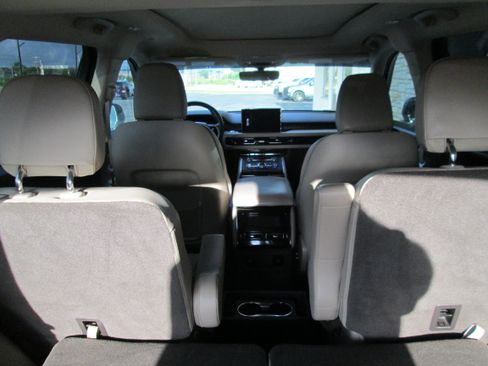 Used 2024 Lincoln Aviator Reserve RWD image 17