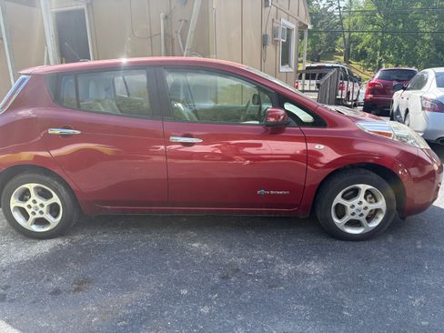 Used 2011 Nissan Leaf FWD image 5