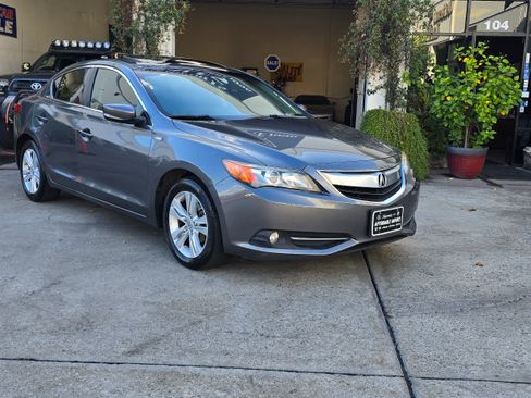 Used 2013 Acura ILX image 2