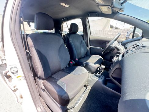 Used 2009 Toyota Yaris 4-Door Hatchback FWD image 19
