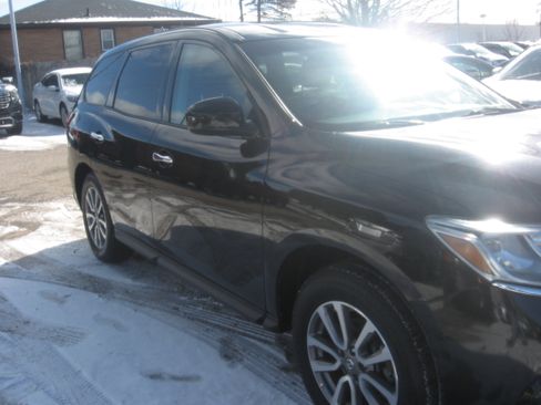 Used 2013 Nissan Pathfinder S image 3