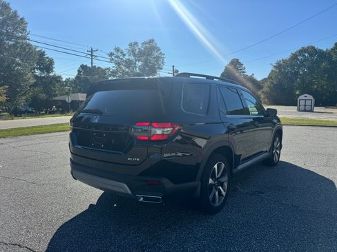 Used 2023 Honda Pilot Elite image 6