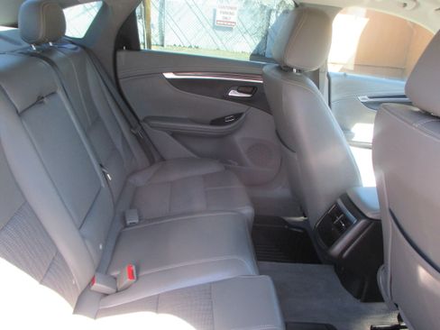 Used 2016 Chevrolet Impala LT image 13