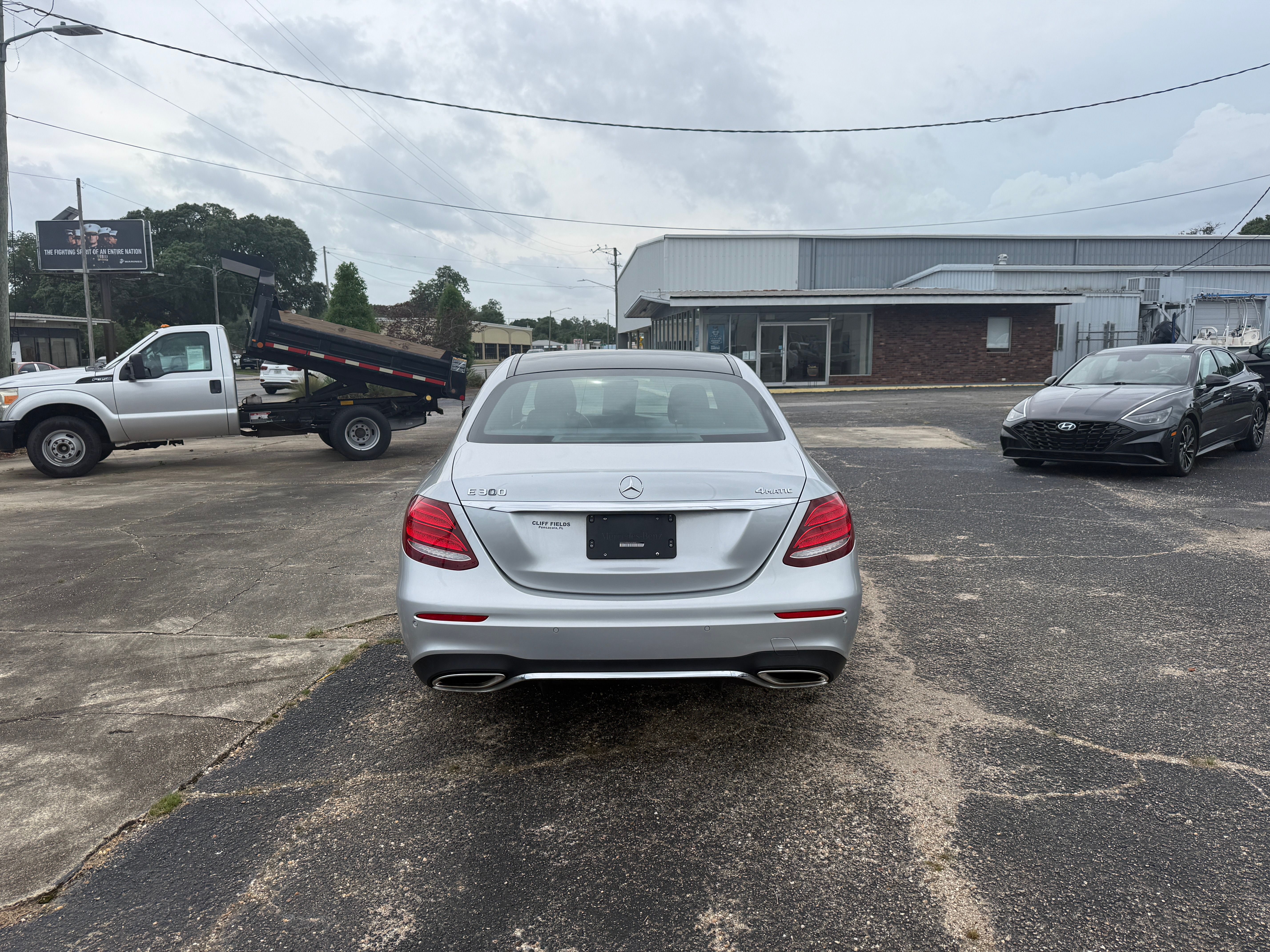 Used 2017 Mercedes-Benz E 300 4MATIC image 4