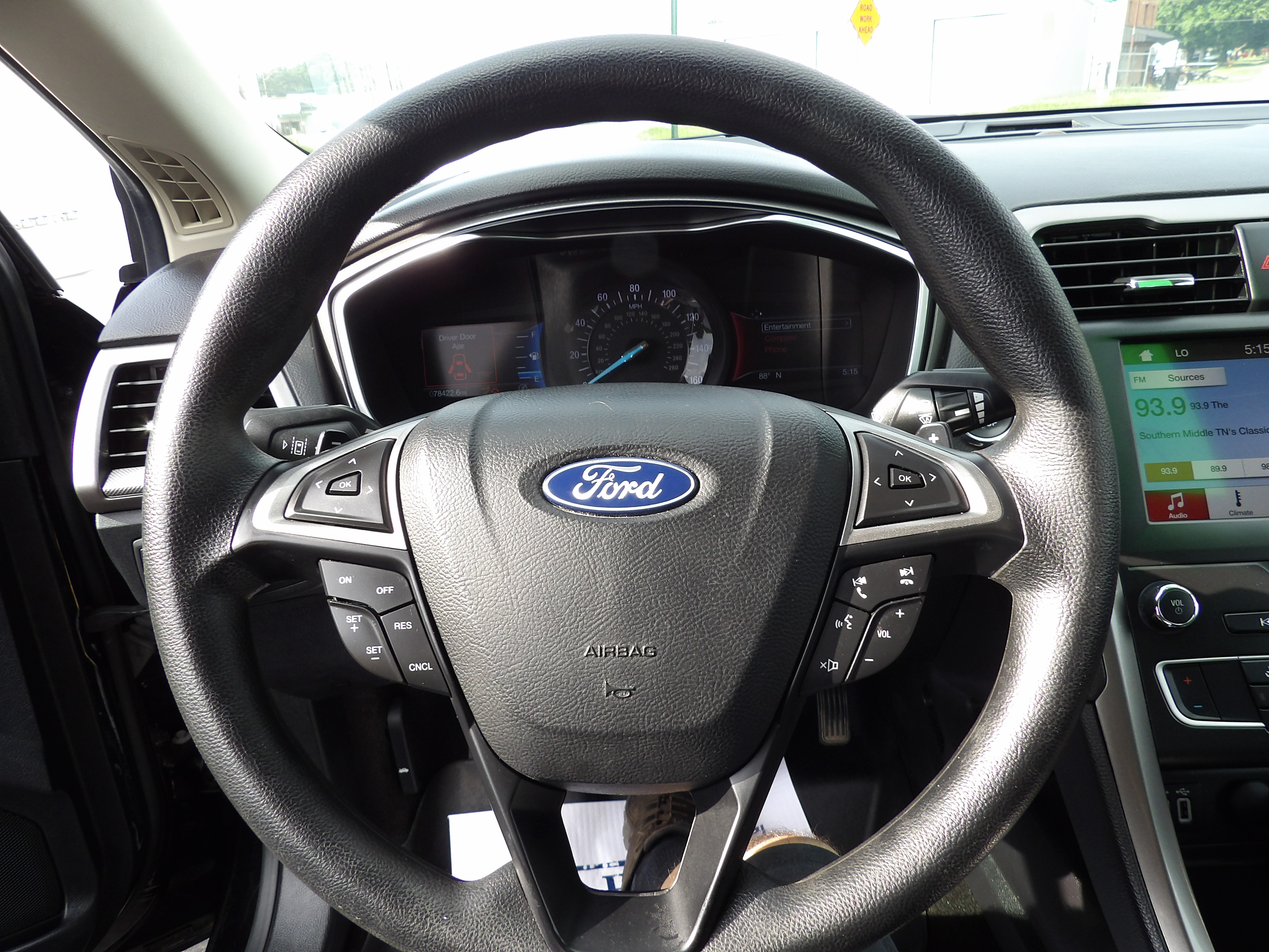 Used 2019 Ford Fusion SE FWD image 8