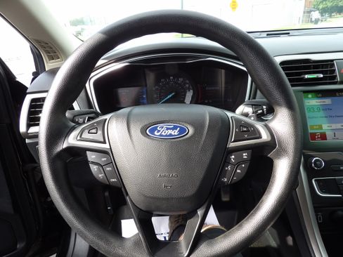 Used 2019 Ford Fusion SE FWD image 8