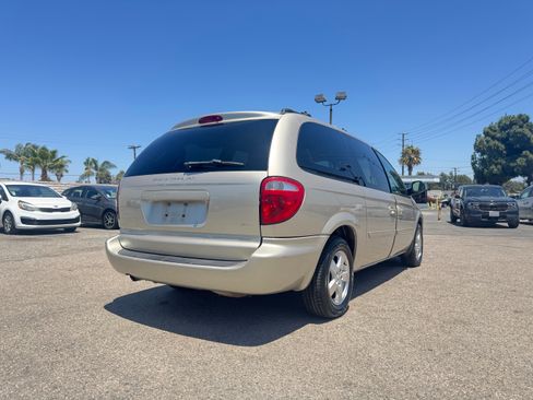 Used 2005 Dodge Grand Caravan SXT FWD image 8