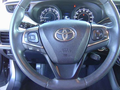 Used 2015 Toyota Avalon XLE image 9