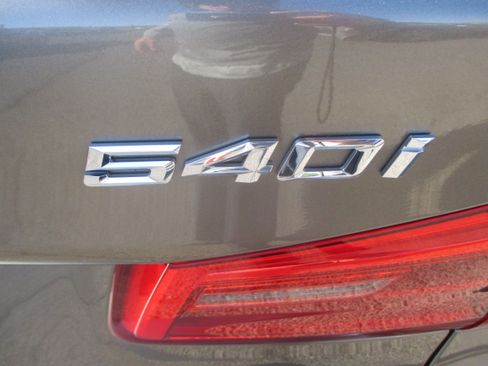 Used 2018 BMW 540i w/ Sport Package RWD image 13