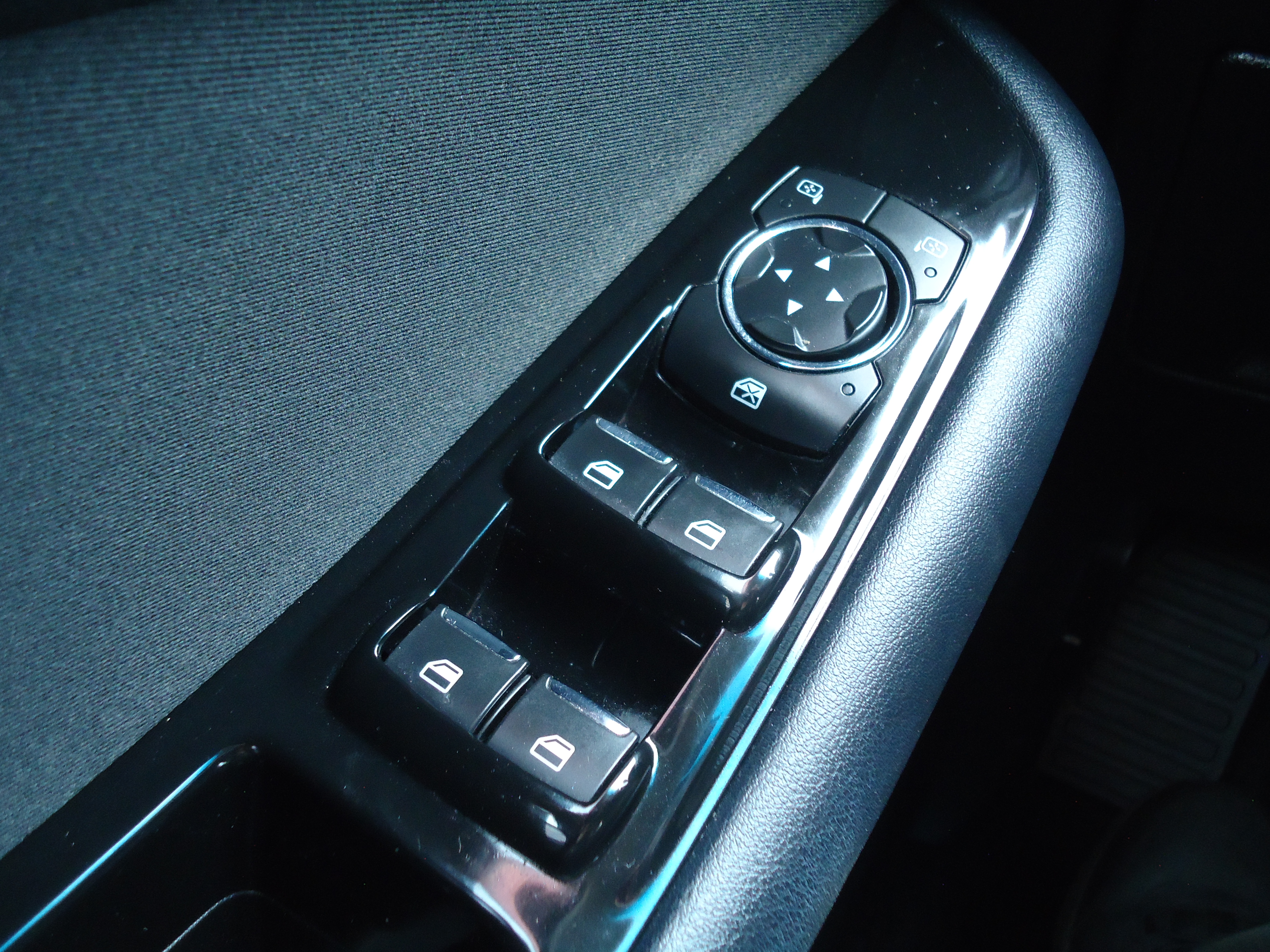 Used 2018 Ford Edge AWD SEL image 18
