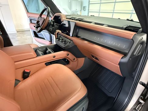 Used 2025 Land Rover Defender 110 OCTA image 21