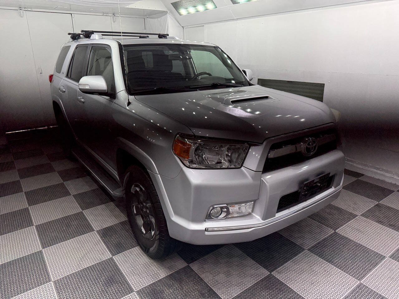 Used 2011 Toyota 4Runner SR5 w/ Convenience Pkg AWD/4WD image 2