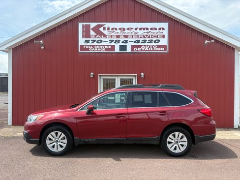 Used 2017 Subaru Outback 2.5i Premium AWD/4WD image 1