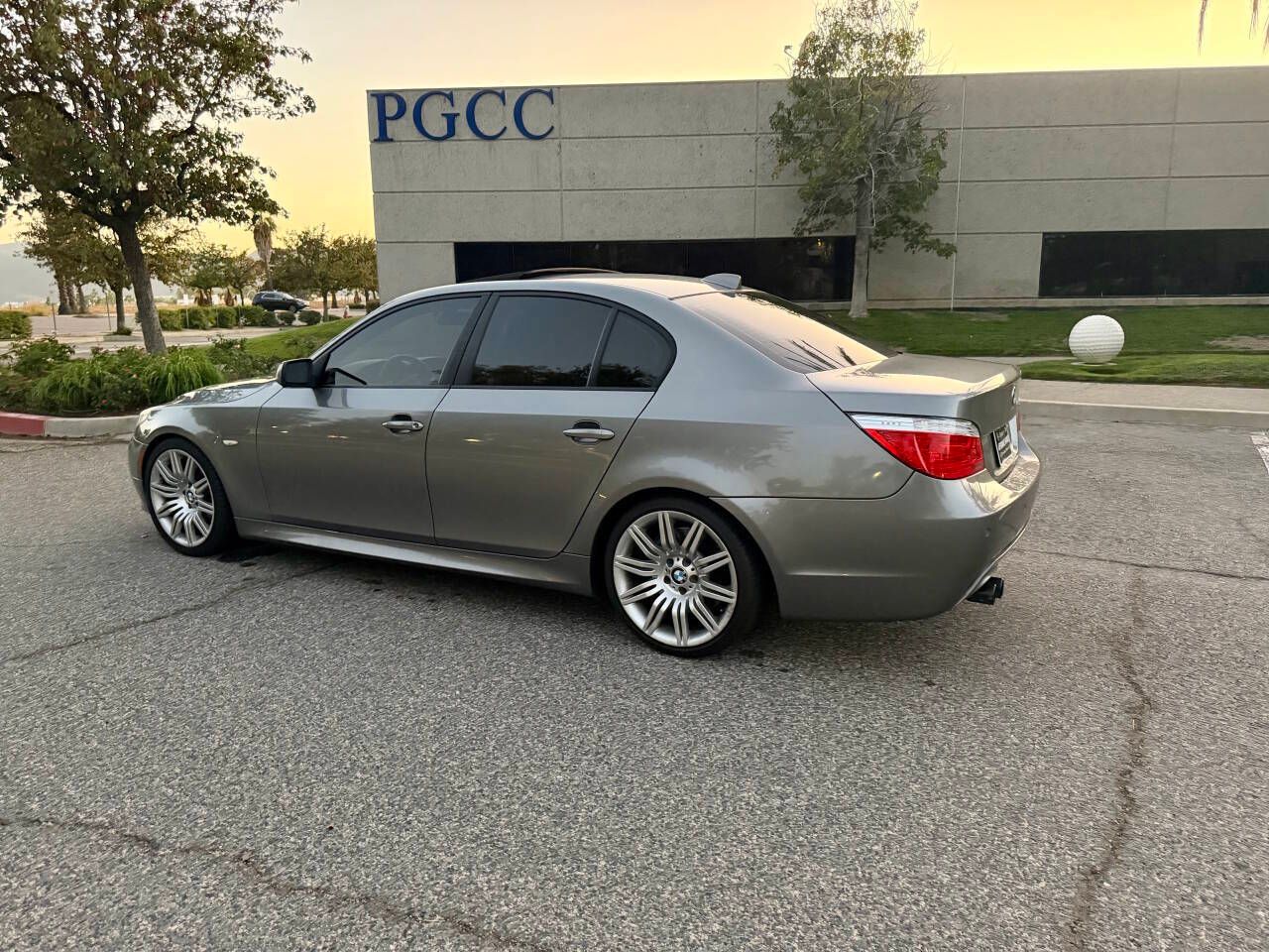 Used 2010 BMW 550i w/ M-Sport Package RWD image 14