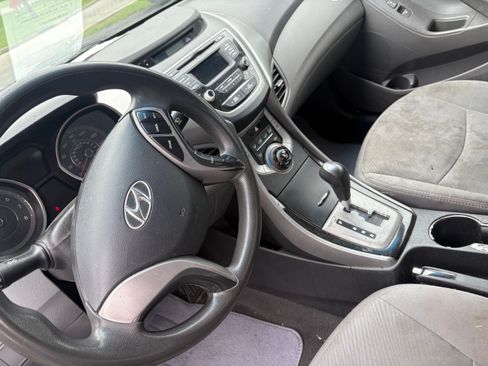 Used 2013 Hyundai Elantra image 11