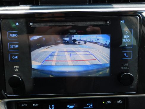 Used 2017 Toyota Corolla SE FWD image 13