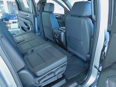 Used 2025 Chevrolet Suburban 4WD Z71 image 25