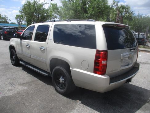 Used 2009 Chevrolet Suburban LTZ image 9
