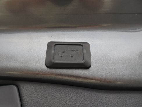 Used 2022 Toyota RAV4 Limited image 14