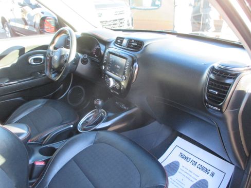 Used 2019 Kia Soul ! image 4