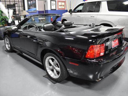 Used 2002 Ford Mustang GT Convertible RWD image 5