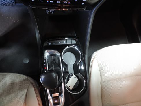 Used 2024 Buick Encore GX Avenir image 32