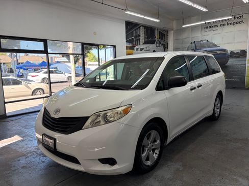 Used 2011 Toyota Sienna UNAVAIL FWD image 1