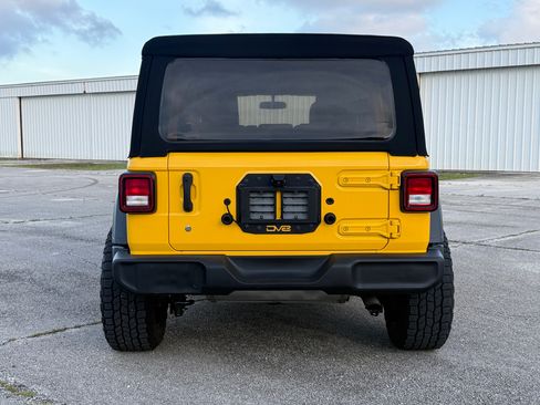 Used 2019 Jeep Wrangler 4WD Unlimited Sport image 6