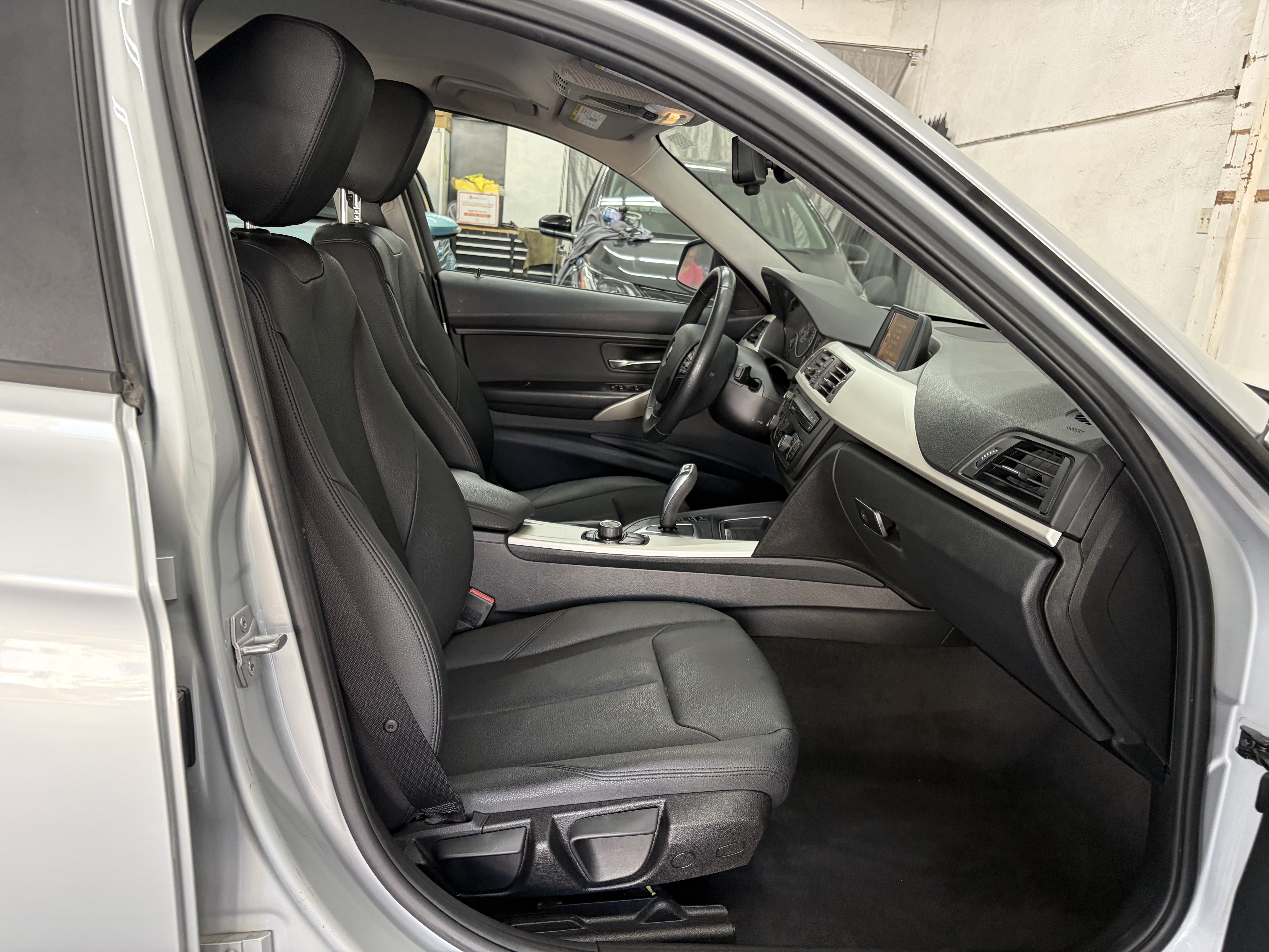 Used 2014 BMW 320i Sedan RWD image 13