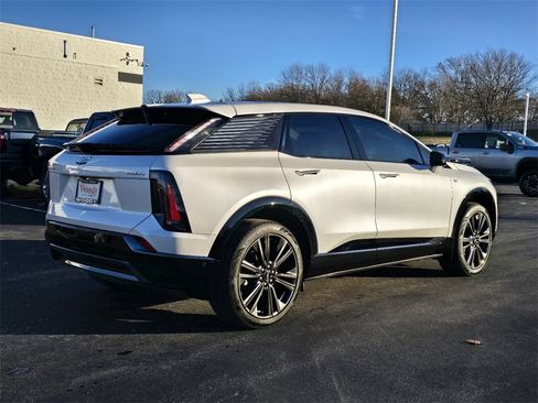 Used 2025 Cadillac Optiq Sport 2 image 8