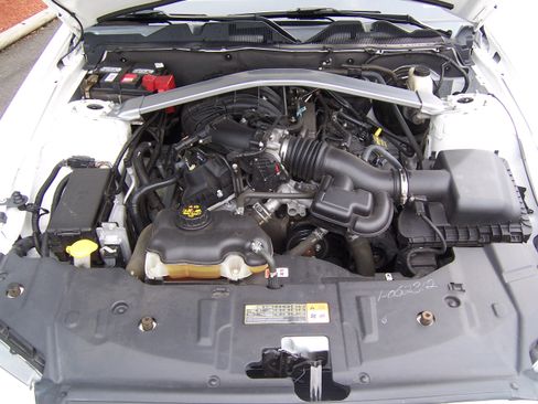 Used 2013 Ford Mustang Premium image 12