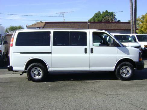 Used 2011 Chevrolet Express 2500 LS image 2