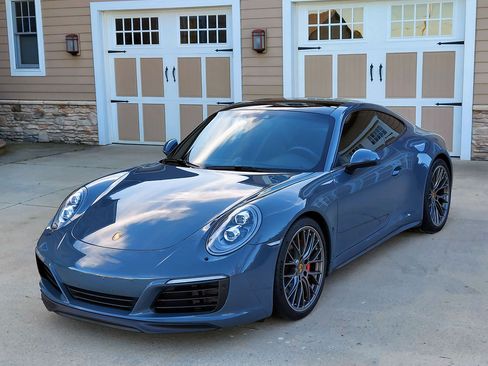 Used 2017 Porsche 911 Carrera 4S image 3