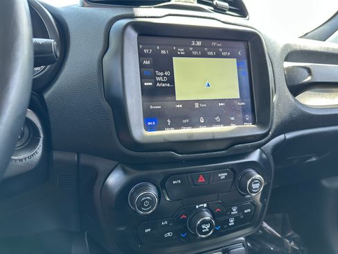 Used 2018 Jeep Renegade Trailhawk AWD/4WD image 13