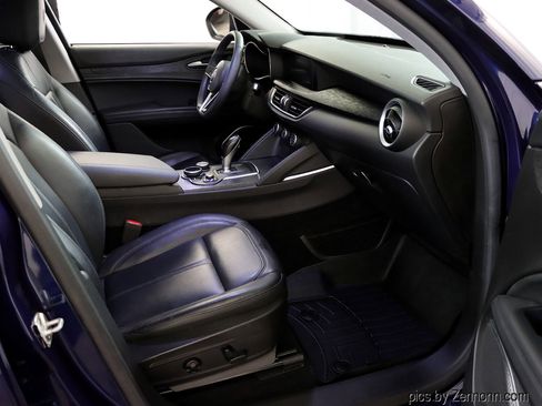 Used 2019 Alfa Romeo Stelvio AWD image 33