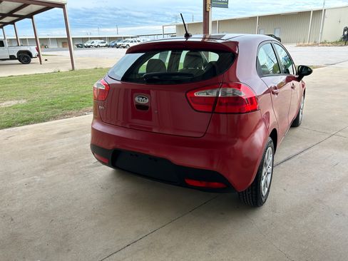 Used 2012 Kia Rio LX Hatchback FWD image 5