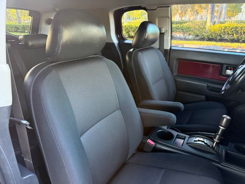 Used 2007 Toyota FJ Cruiser image 64