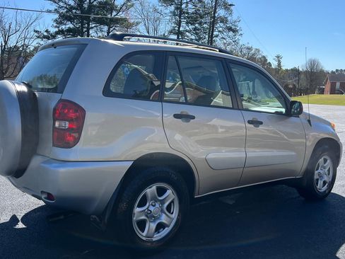 Used 2004 Toyota RAV4 image 5