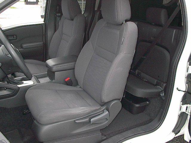 Used 2024 Nissan Frontier S RWD image 17