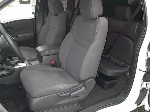 Used 2024 Nissan Frontier S RWD image 17