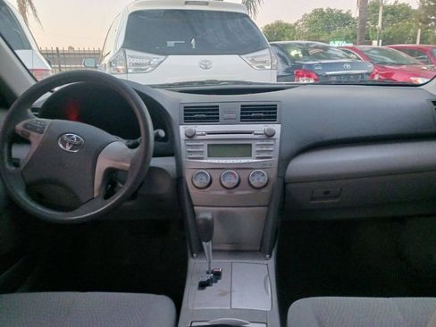 Used 2011 Toyota Camry LE image 5