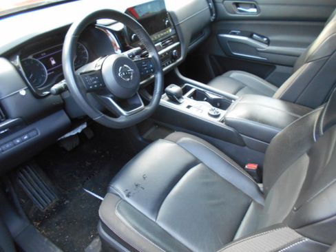Used 2022 Nissan Pathfinder 4WD SL image 5