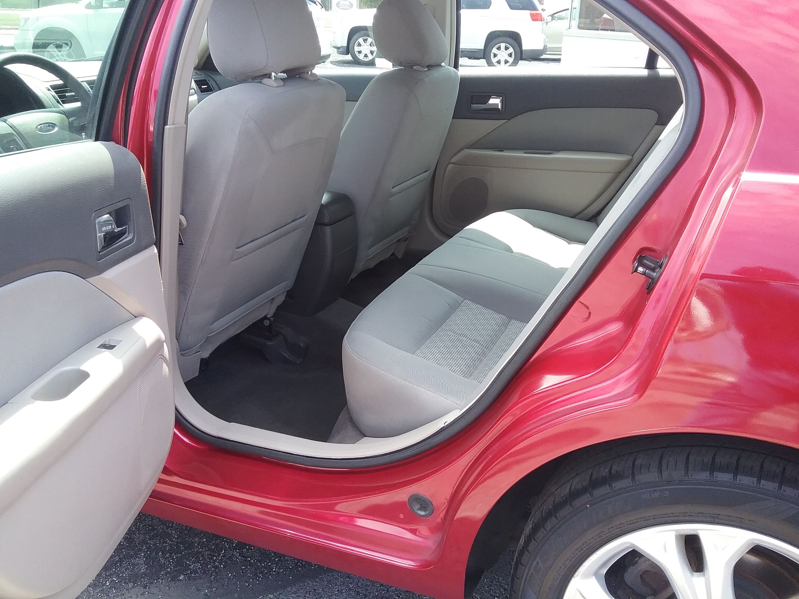 Used 2012 Ford Fusion SE FWD image 6