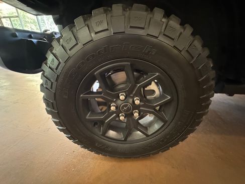 Used 2025 Jeep Gladiator Sport image 17