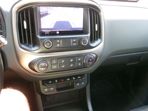 Used 2019 Chevrolet Colorado Z71 image 3