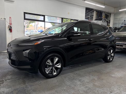 Used 2022 Chevrolet Bolt EUV LT FWD image 2