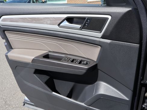 Used 2022 Volkswagen Atlas Cross Sport SE image 19