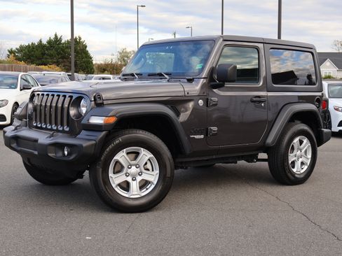 Used 2021 Jeep Wrangler Sport S image 2