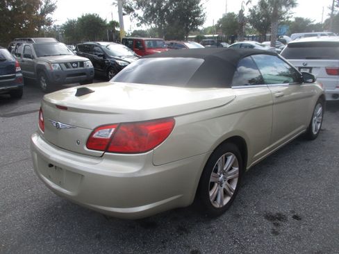 Used 2010 Chrysler Sebring Touring image 6